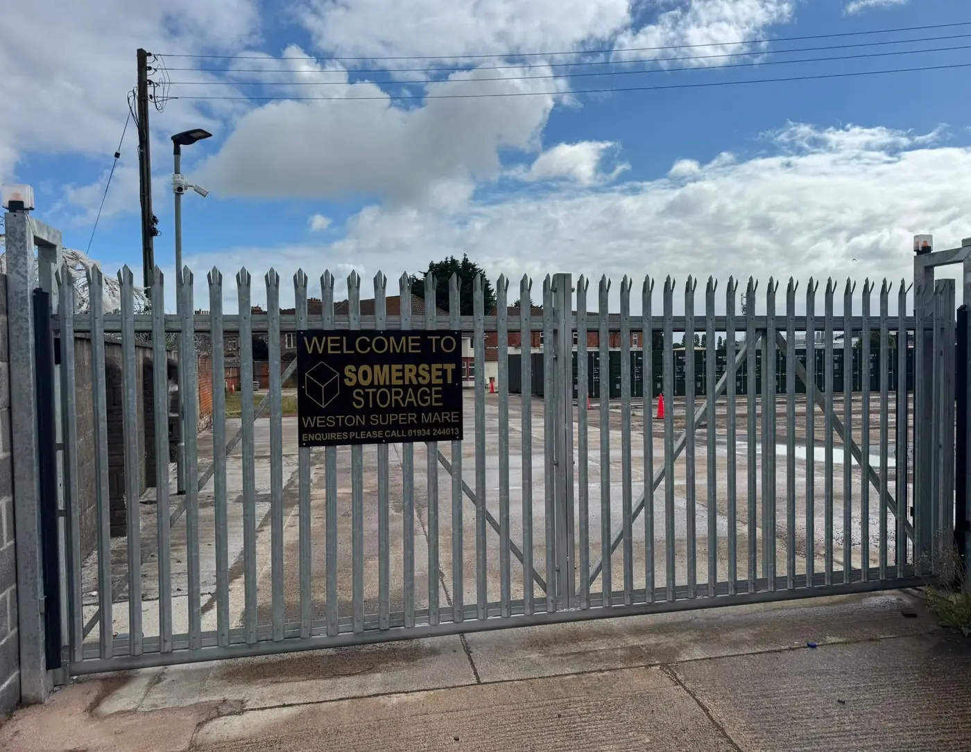 Commercial yard and units